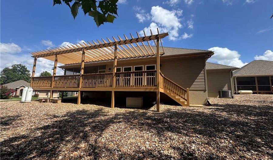 13 Parkridge Dr, Bella Vista, AR 72715 - 2 Beds, 2 Bath