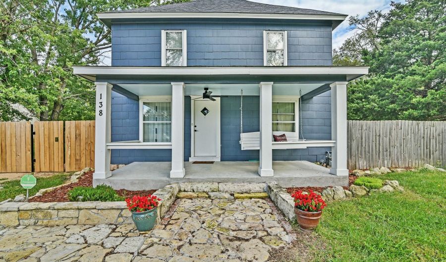 138 SW 100th St, Augusta, KS 67010 - 4 Beds, 1 Bath