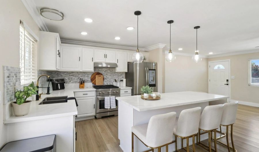 706 N Ash St, Escondido, CA 92027 - 3 Beds, 2 Bath