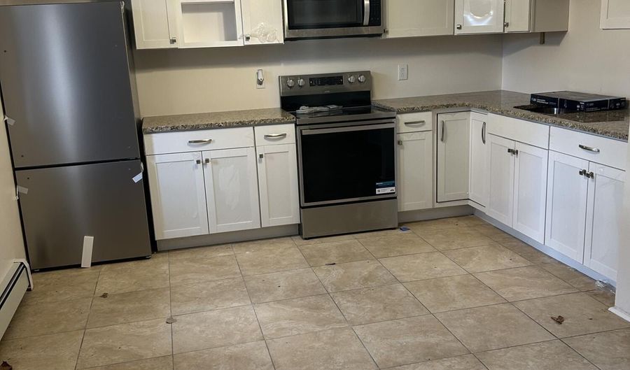 18 Voorhees St 1, Amsterdam, NY 12010 - 2 Beds, 1 Bath