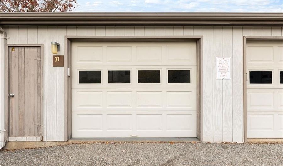 71 Sea Breeze Ln 71, Bristol, RI 02809 - 2 Beds, 3 Bath