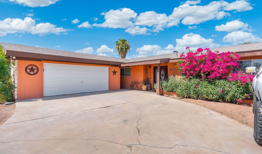 1126 E LAUREL Dr, Casa Grande, AZ 85122 - 3 Beds, 2 Bath