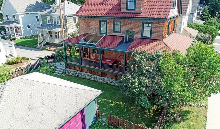 20 Greeley Ave, Bar Harbor, ME 04609 - 6 Beds, 4 Bath