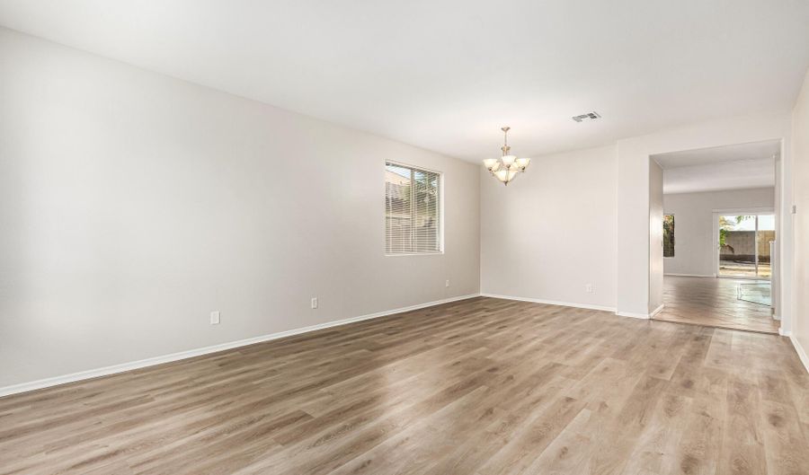 4633 E GLENEAGLE Dr, Chandler, AZ 85249 - 5 Beds, 3 Bath