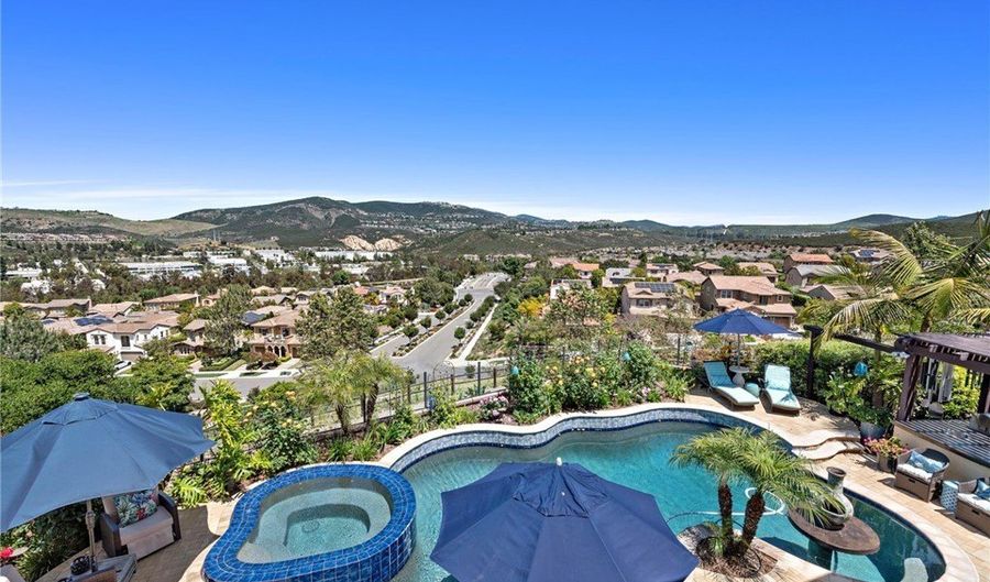 7051 Sitio Caliente, Carlsbad, CA 92009 - 5 Beds, 5 Bath