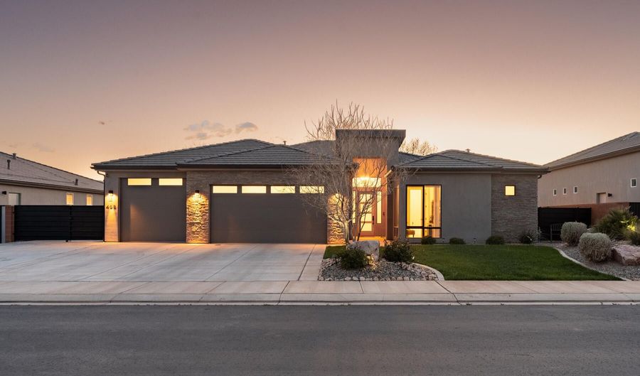 498 S Morning Retreat Dr, Ivins, UT 84738 - 5 Beds, 3 Bath