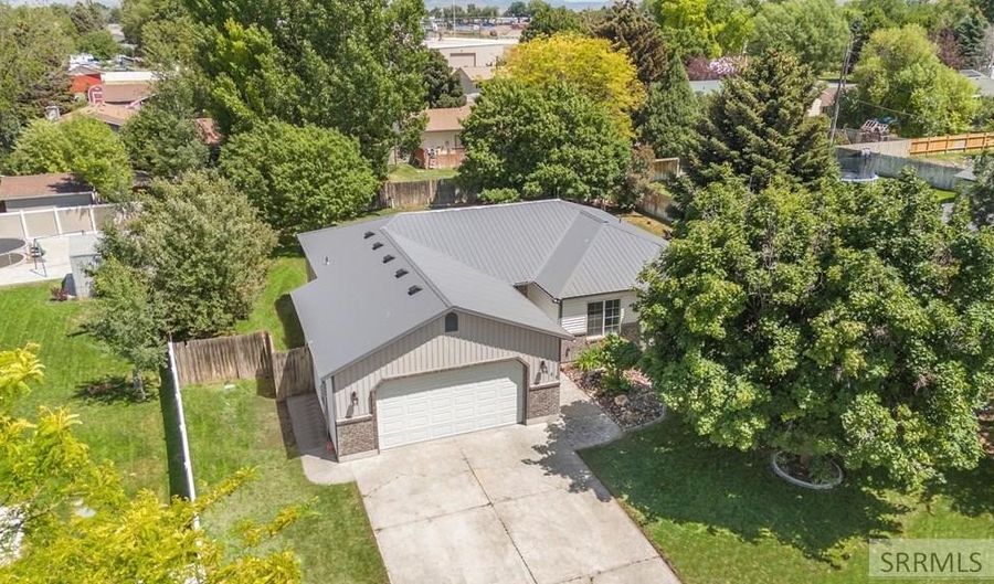 884 Pearl Dr, Blackfoot, ID 83221 - 6 Beds, 3 Bath