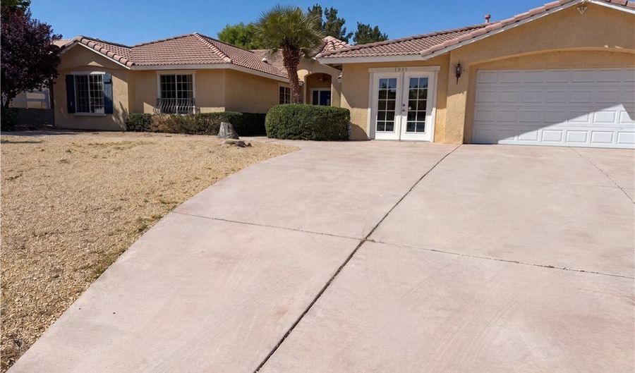 15358 Lookout, Apple Valley, CA 92307 - 3 Beds, 2 Bath