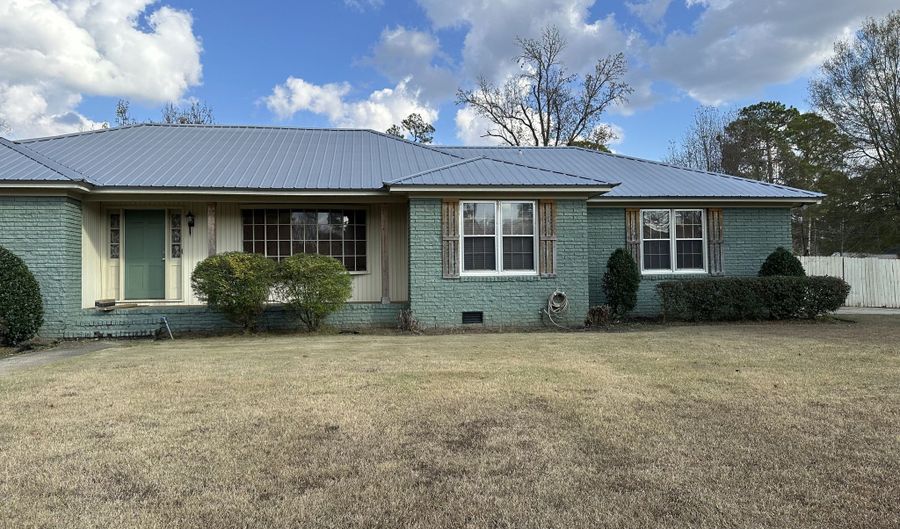 1804 Green Valley Ln, Albany, GA 31707 - 3 Beds, 2 Bath