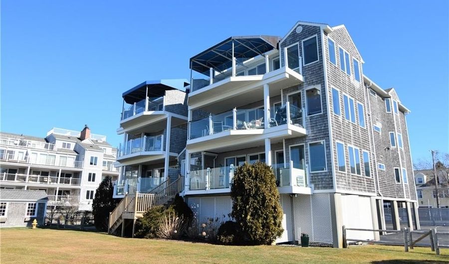 3 Kirwins Ln, Newport, RI 02840 - 2 Beds, 2 Bath