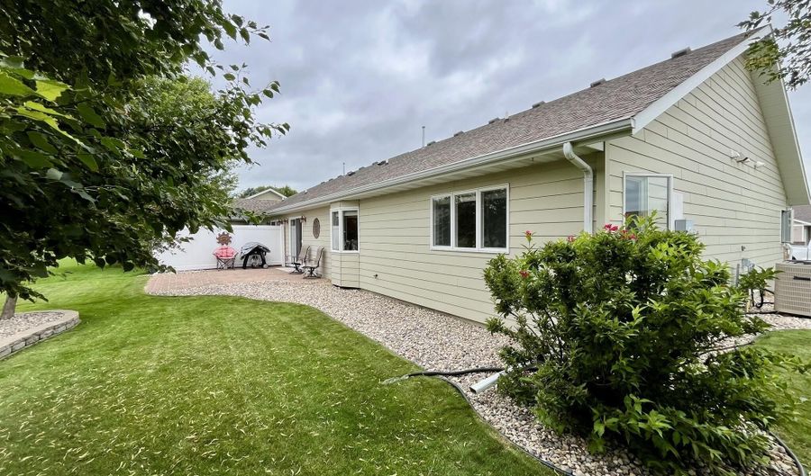 1726 Arthurs Ct, Aberdeen, SD 57401 - 2 Beds, 2 Bath
