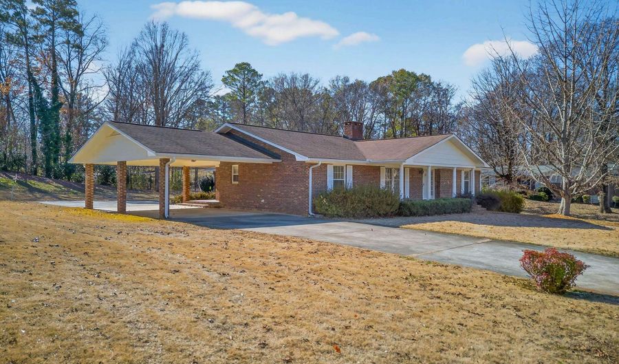 332 W 54TH St, Anniston, AL 36206 - 3 Beds, 3 Bath