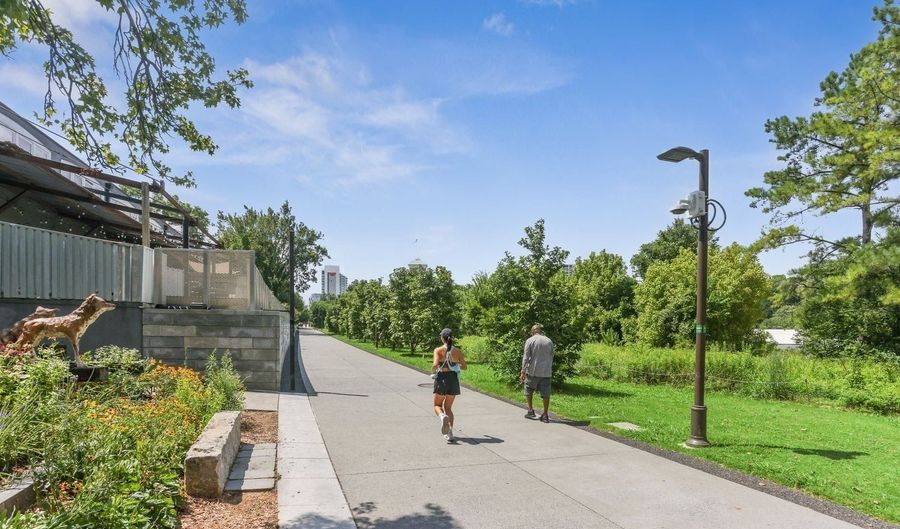 805 Highland Green Way NE, Atlanta, GA 30306 - 2 Beds, 3 Bath