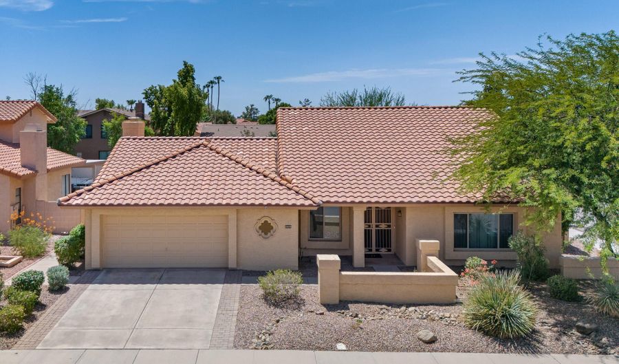 2419 W SHAWNEE Dr, Chandler, AZ 85224 - 3 Beds, 2 Bath