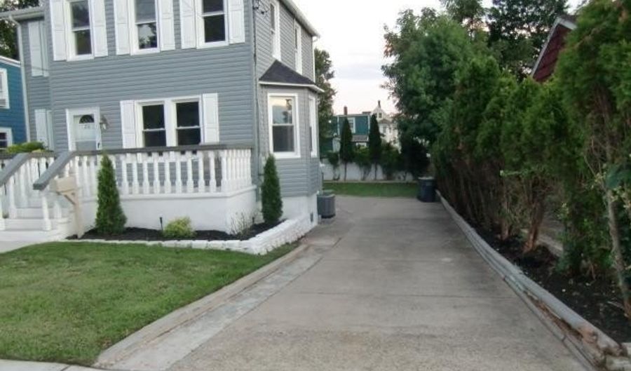210 Merritt Ave, Bergenfield, NJ 07621 - 4 Beds, 2 Bath