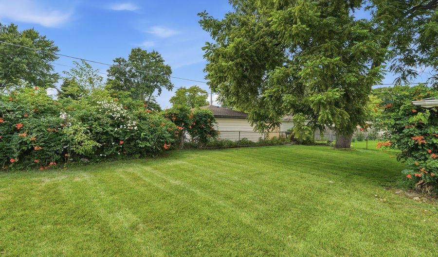 730 W Beach Dr, Addison, IL 60101 - 3 Beds, 1 Bath
