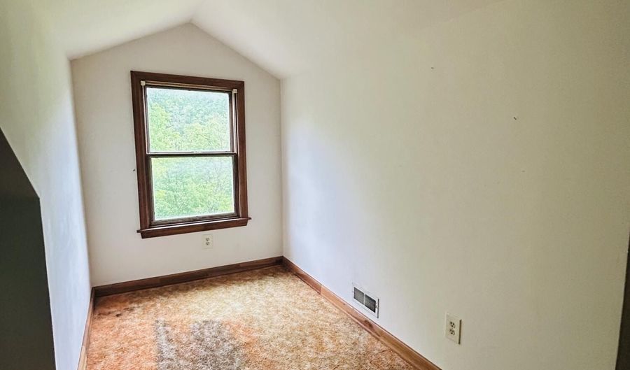 10061 Persimmon Grove Pike, Alexandria, KY 41001 - 3 Beds, 1 Bath