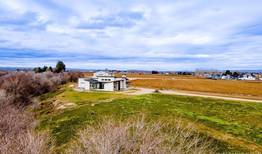 6657 S Whitley Dr, Fruitland, ID 83619 - 4 Beds, 3 Bath
