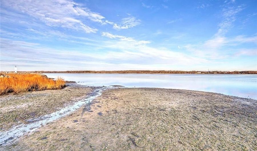 18 Orchard Ave, Barrington, RI 02806 - 2 Beds, 1 Bath