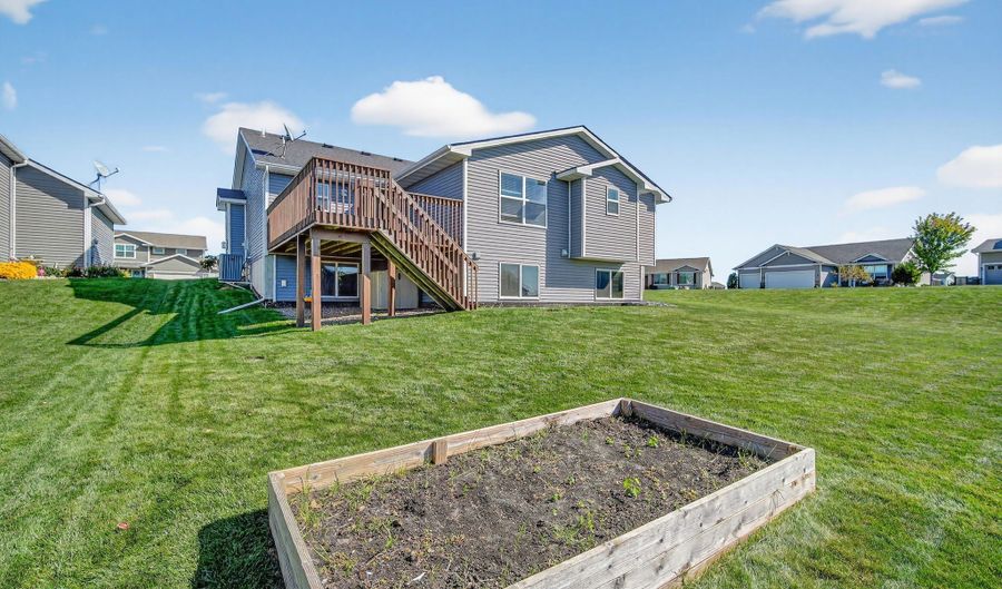 2624 4th Ave SW, Altoona, IA 50009 - 4 Beds, 3 Bath