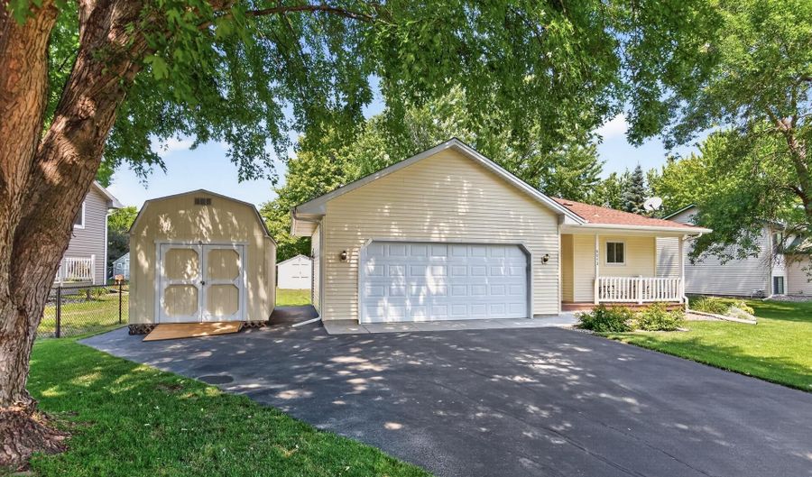 6043 Kalland Dr NE, Albertville, MN 55301 - 4 Beds, 2 Bath