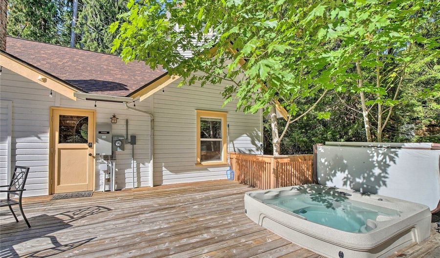 33823 State Route 706 E 1, Ashford, WA 98304 - 2 Beds, 2 Bath