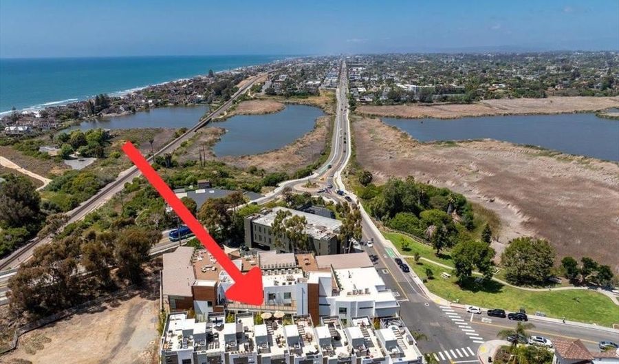 2511 State St, Carlsbad, CA 92008 - 2 Beds, 4 Bath
