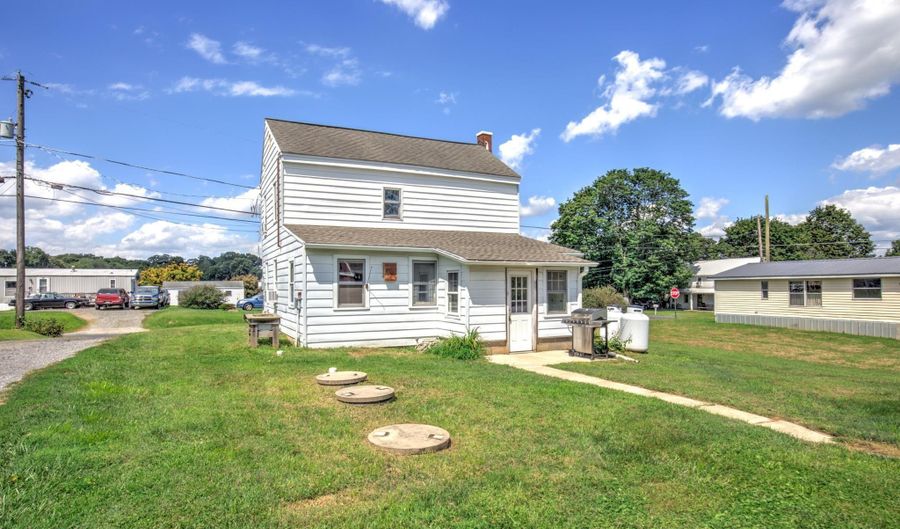204 RONEYS CORNER Rd, Oxford, PA 19363 - 2 Beds, 2 Bath