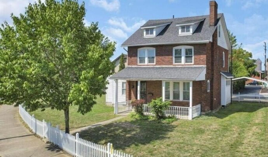 215 Martin Luther King Jr Blvd, Columbus, OH 43203 - 4 Beds, 3 Bath