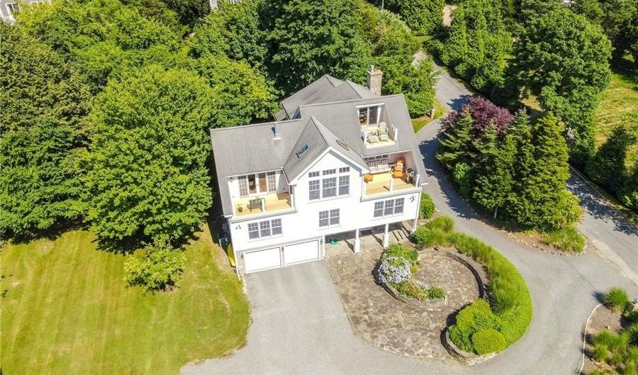 30 Bonnet View Dr, Jamestown, RI 02835 - 4 Beds, 4 Bath