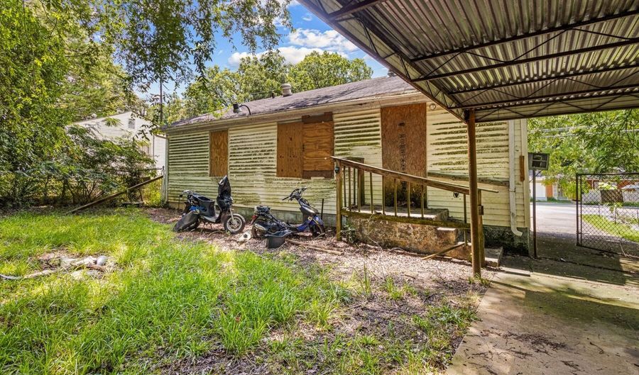 449 Hamilton E Holmes Dr NW, Atlanta, GA 30318 - 3 Beds, 1 Bath