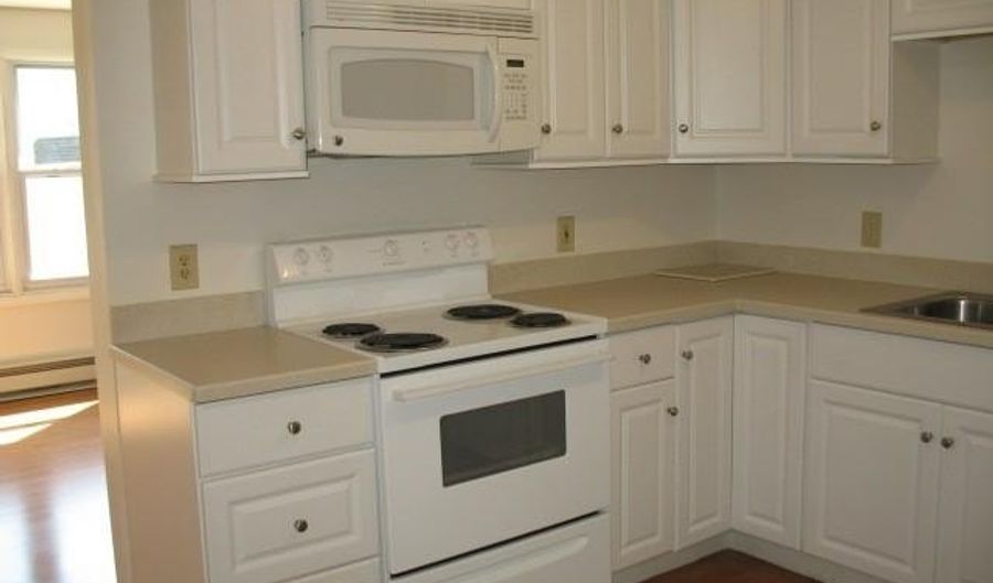 27 WEAVER Ave B, Newport, RI 02840 - 2 Beds, 2 Bath