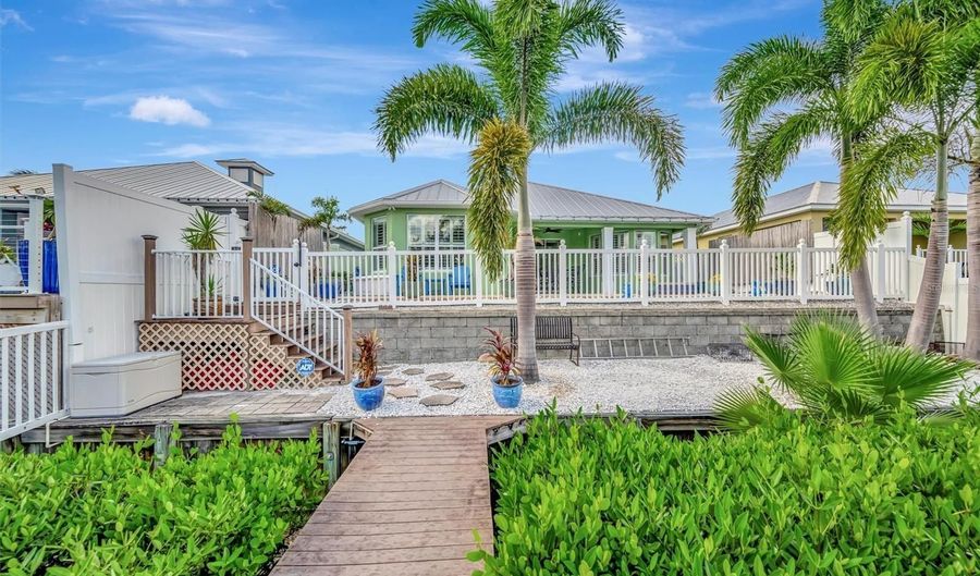 417 BAHAMA GRANDE Blvd, Apollo Beach, FL 33572 - 3 Beds, 2 Bath