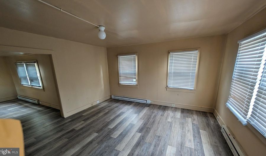 15 E 4TH St, Blades, DE 19973 - 3 Beds, 1 Bath