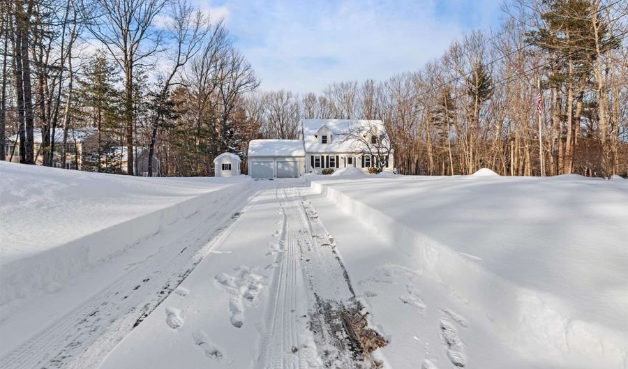 9 Mosher Dr, Brookline, NH 03033 - 3 Beds, 3 Bath
