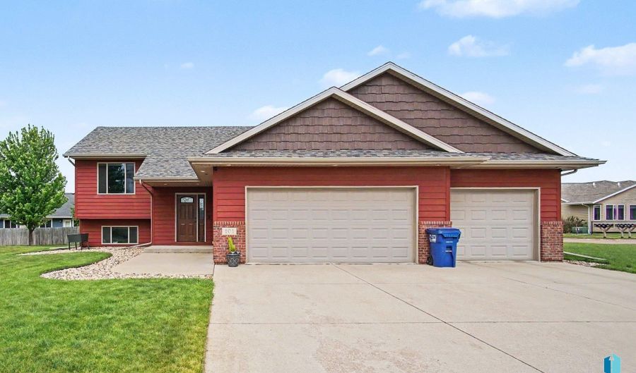 101 S Summer Ave, Brandon, SD 57005 - 5 Beds, 3 Bath