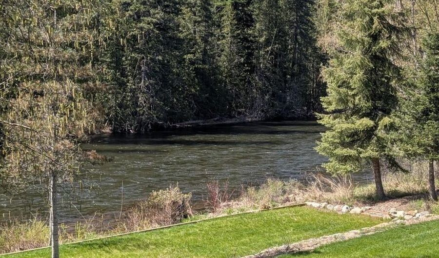 5574 Moyie River Rd, Bonners Ferry, ID 83805 - 2 Beds, 2 Bath