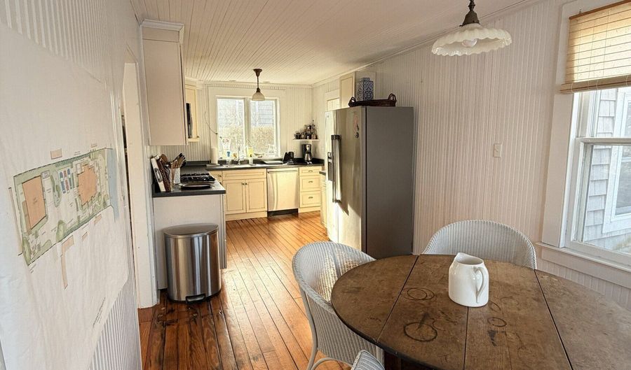 8 Tyler Ave, Branford, CT 06405 - 4 Beds, 2 Bath