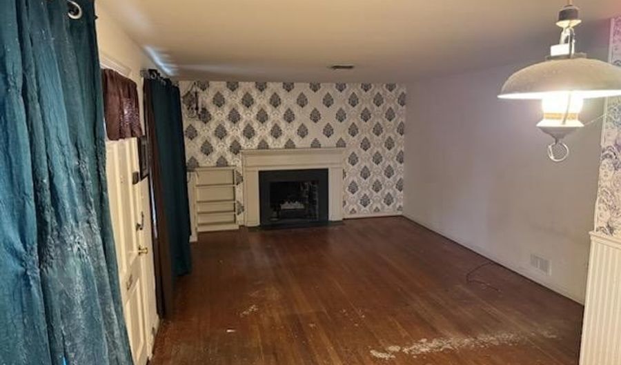 8917 SENECA Ln, Bethesda, MD 20817 - 2 Beds, 2 Bath