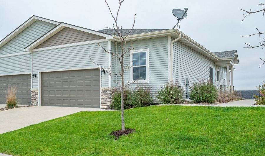 1559 Primrose Dr SE, Altoona, IA 50009 - 3 Beds, 3 Bath