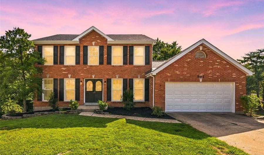 501 Oak Leaf Manor Ct, Ballwin, MO 63021 - 5 Beds, 4 Bath