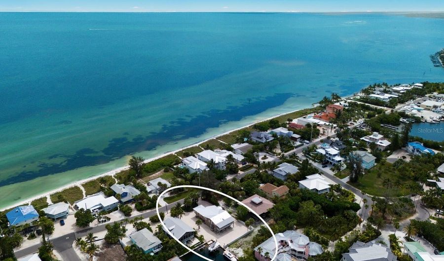 807 S BAY Blvd, Anna Maria, FL 34216 - 3 Beds, 2 Bath