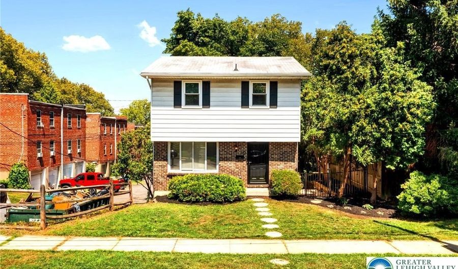 2133 W Gordon St, Allentown, PA 18104 - 3 Beds, 3 Bath