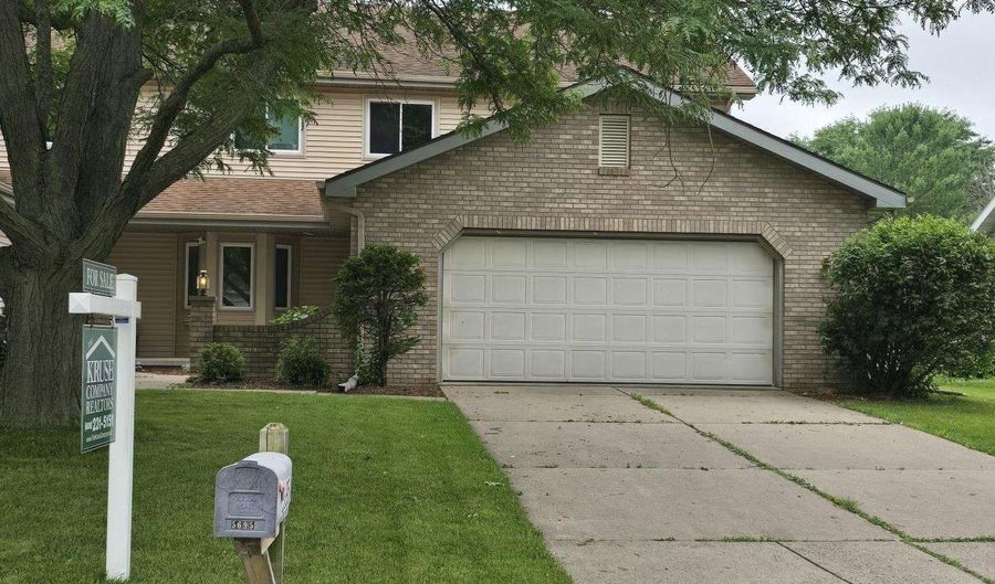5695 Wilshire Dr, Madison, WI 53711 - 2 Beds, 3 Bath