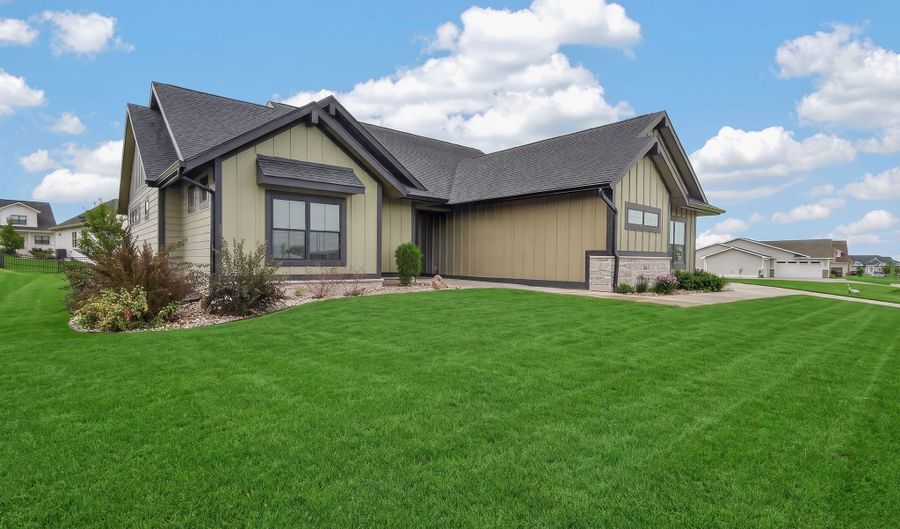 1101 SW Des Moines St, Ankeny, IA 50023 - 4 Beds, 3 Bath