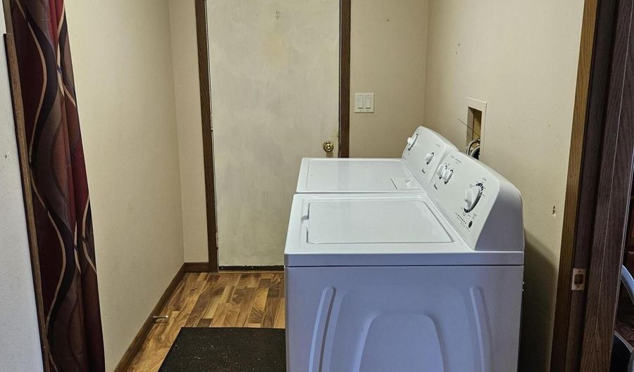 1023 N 1st St, Aberdeen, SD 57401 - 2 Beds, 1 Bath