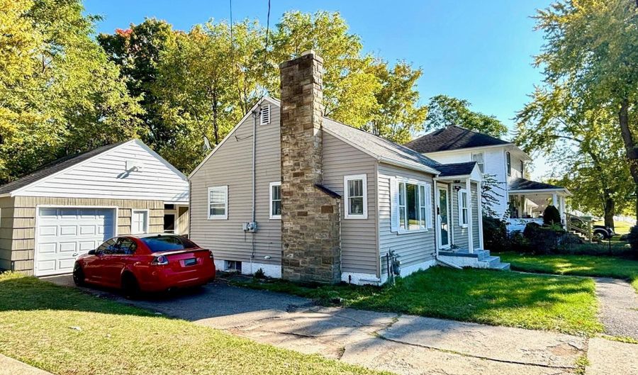 1208 N Eaton St, Albion, MI 49224 - 2 Beds, 1 Bath