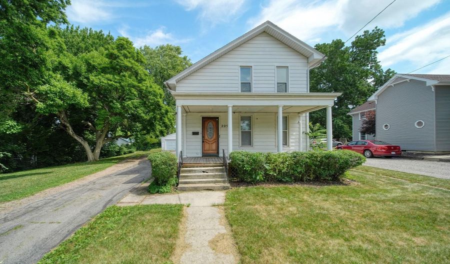 225 Seeley St, Adrian, MI 49221 - 4 Beds, 2 Bath