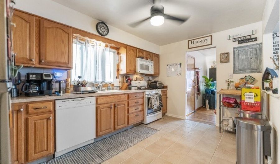 147 W 52nd St, Bayonne, NJ 07002 - 6 Beds, 3 Bath