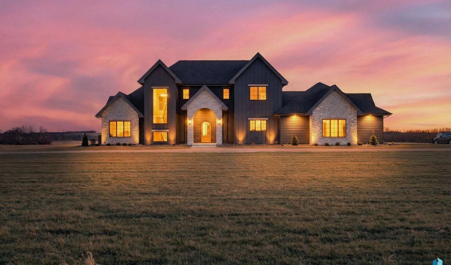 48259 263rd St, Brandon, SD 57005 - 6 Beds, 6 Bath